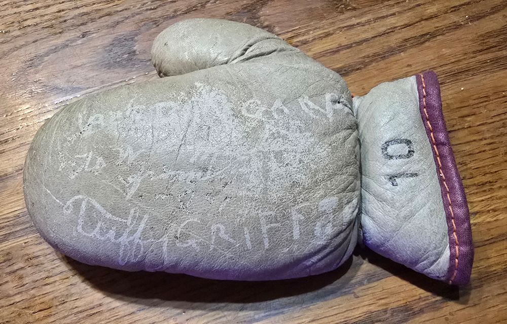 HEAVYWEIGHT TUFFY GRIFFITHS circa 1920's SIGNED MINIATURE BOXING GLOVES w/ LETTER