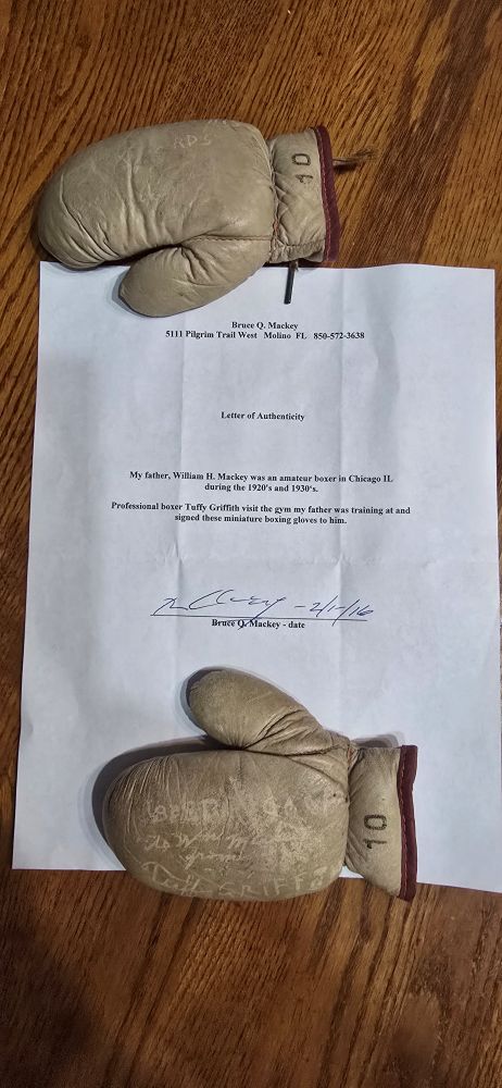 HEAVYWEIGHT TUFFY GRIFFITHS circa 1920's SIGNED MINIATURE BOXING GLOVES w/ LETTER - Image 6